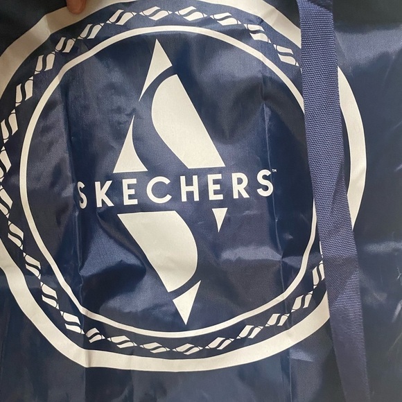 NEW Skechers Sling Bag Backpack
Blue White Writing
Will ship same business day - Picture 2 of 4